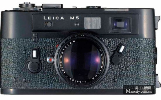 ⿨M5