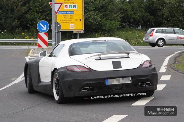  SLS AMG Black Series ¼
