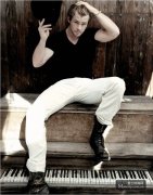Chris HemsworthӢ